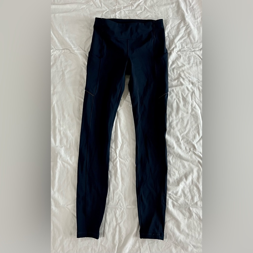 Lululemon sz 4 navy blue leggings with side pockets